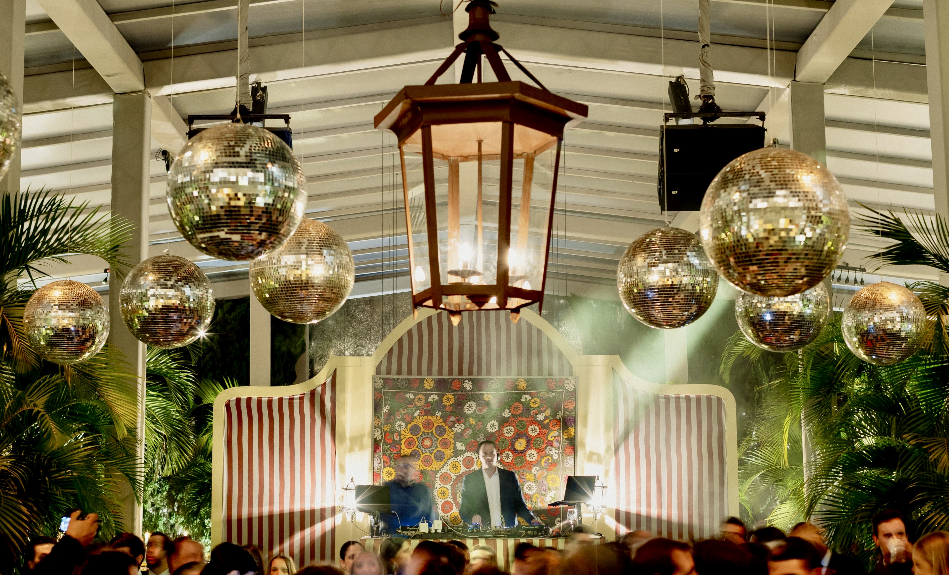 Equipe RBR em ação – sonorização e iluminação para eventos